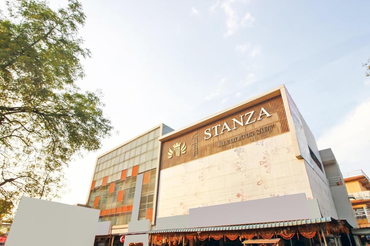 Oyo 26991 Stanza Luxurios Stay Zahirabad Екстериор снимка