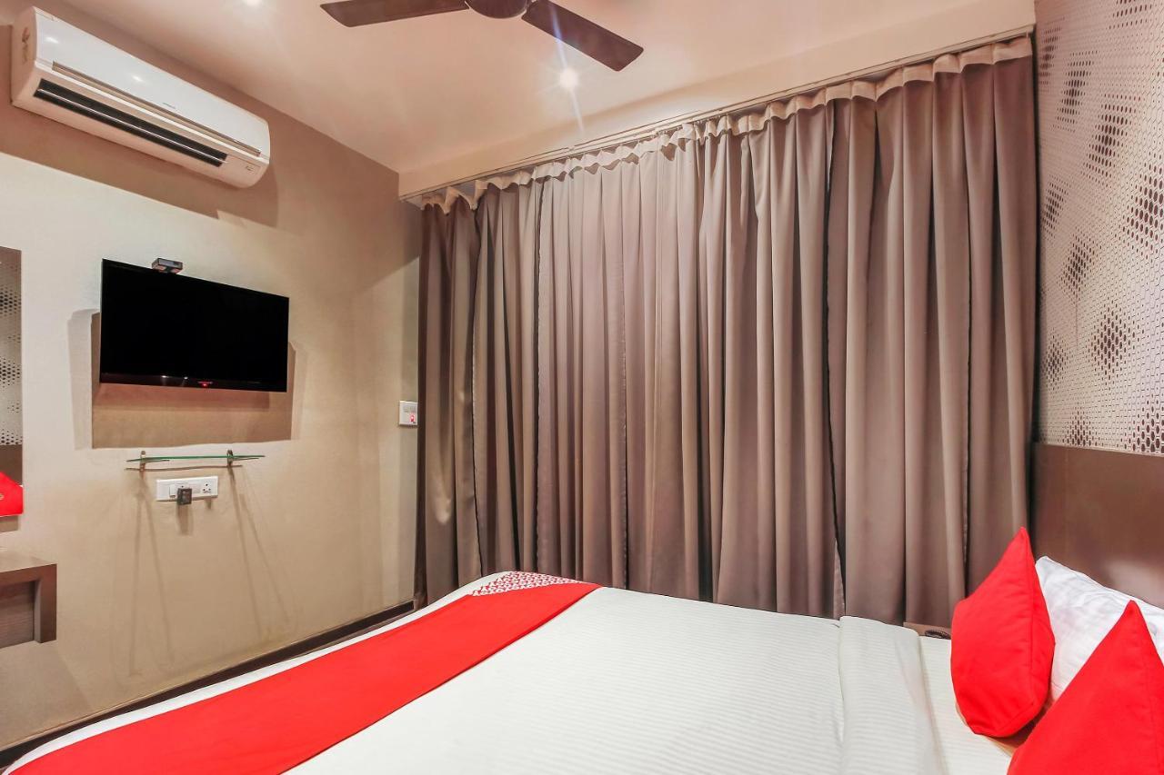Oyo 26991 Stanza Luxurios Stay Zahirabad Екстериор снимка
