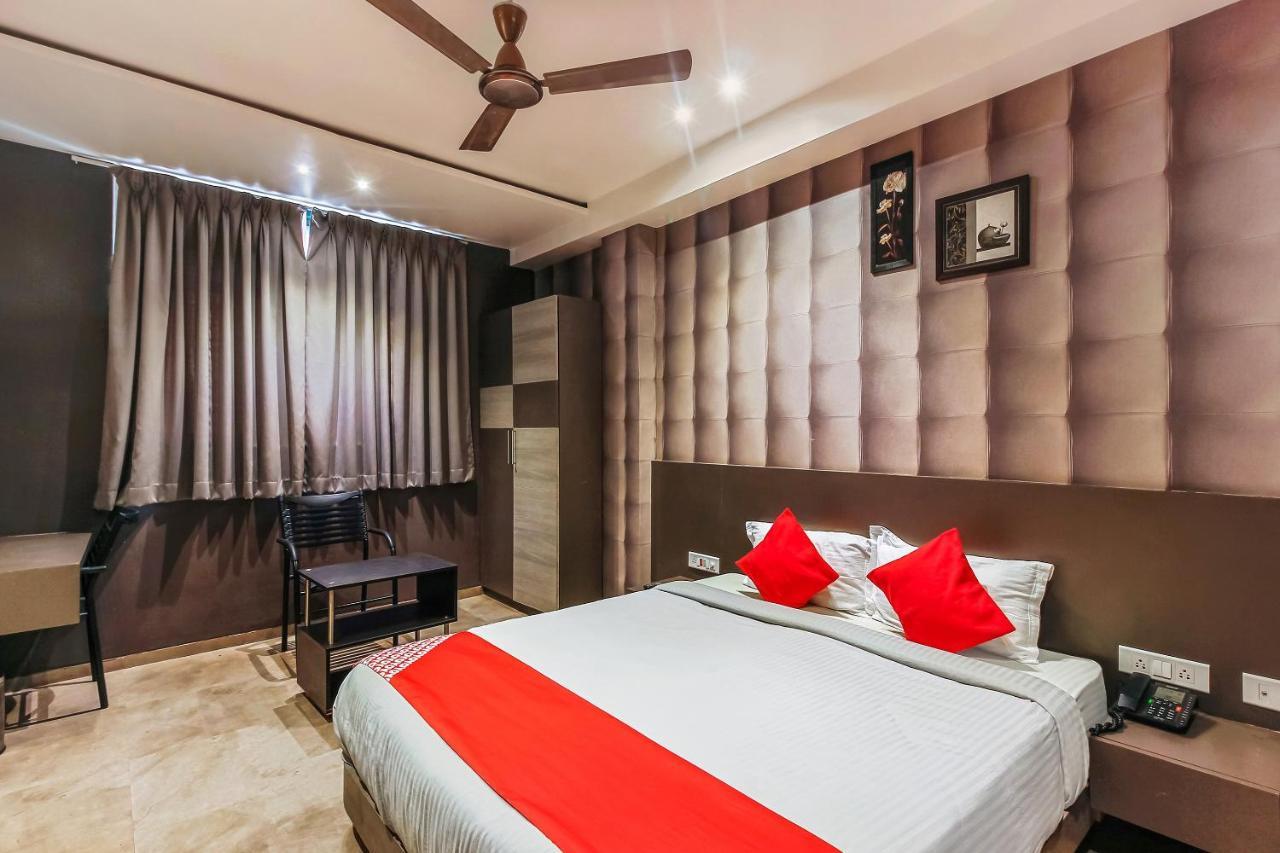 Oyo 26991 Stanza Luxurios Stay Zahirabad Екстериор снимка