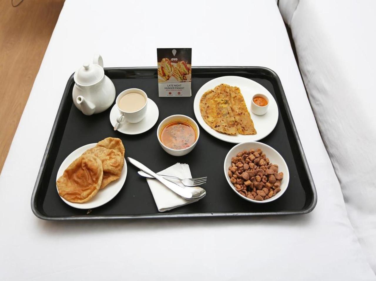 Oyo 26991 Stanza Luxurios Stay Zahirabad Екстериор снимка