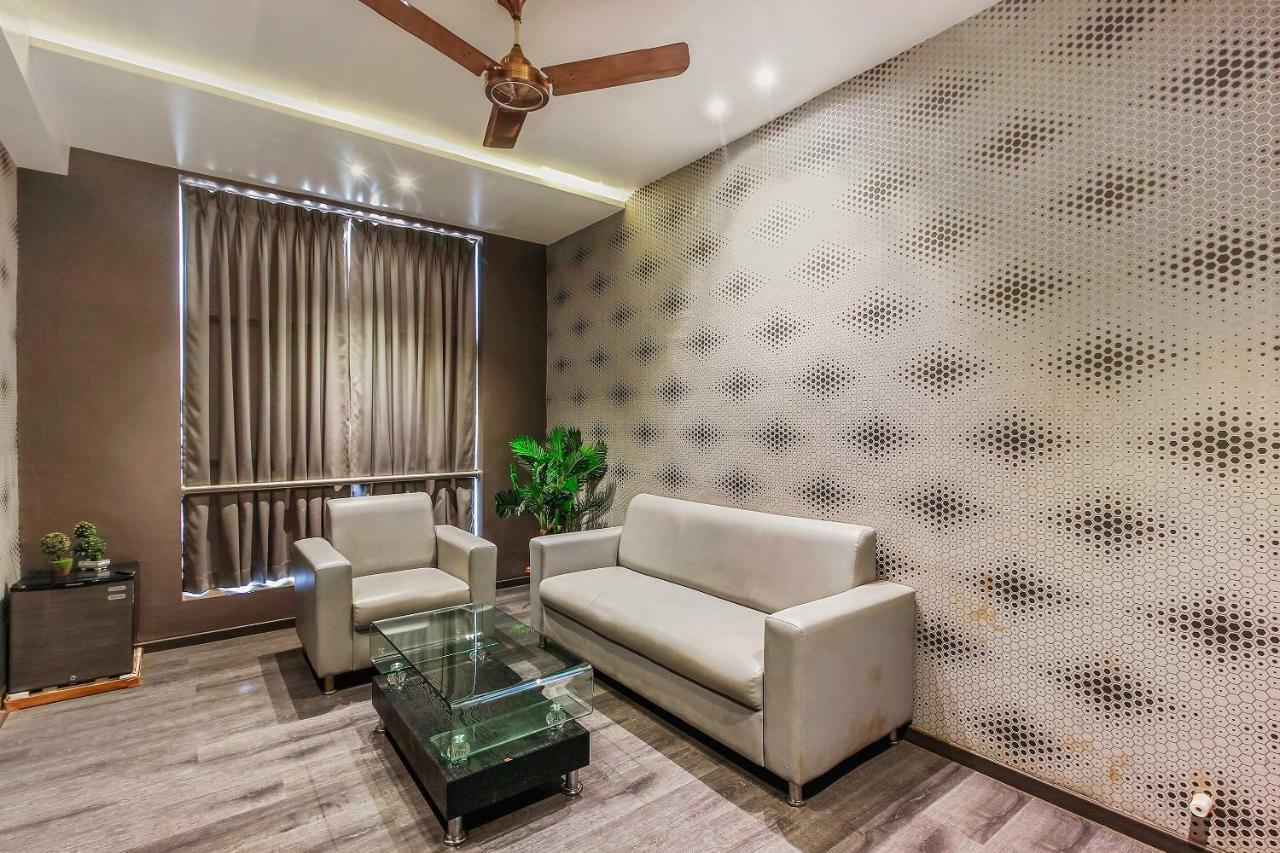 Oyo 26991 Stanza Luxurios Stay Zahirabad Екстериор снимка